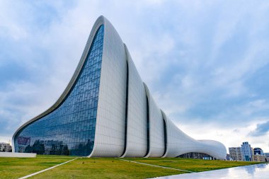 Heydar Aliyev Merkezi 'ne yaptığımız tatil ziyaretinden anılar geziyor. Bakü, Azerbaycan.