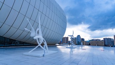 Heydar Aliyev Merkezi 'ne yaptığımız tatil ziyaretinden anılar geziyor. Bakü, Azerbaycan.