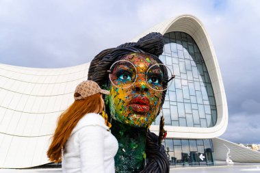 Heydar Aliyev Merkezi 'ne yaptığımız tatil ziyaretinden anılar geziyor. Bakü, Azerbaycan.