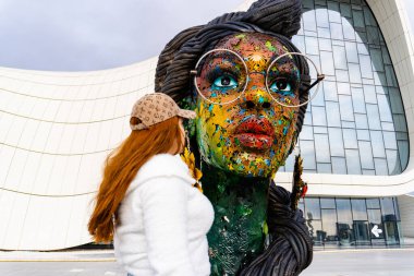 Heydar Aliyev Merkezi 'ne yaptığımız tatil ziyaretinden anılar geziyor. Bakü, Azerbaycan.