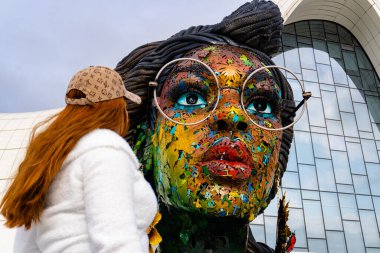 Heydar Aliyev Merkezi 'ne yaptığımız tatil ziyaretinden anılar geziyor. Bakü, Azerbaycan.