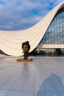 Heydar Aliyev Merkezi 'ne yaptığımız tatil ziyaretinden anılar geziyor. Bakü, Azerbaycan.