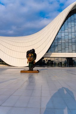 Heydar Aliyev Merkezi 'ne yaptığımız tatil ziyaretinden anılar geziyor. Bakü, Azerbaycan.