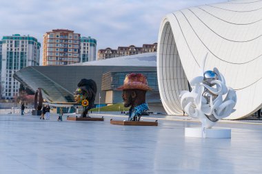 Heydar Aliyev Merkezi 'ne yaptığımız tatil ziyaretinden anılar geziyor. Bakü, Azerbaycan.