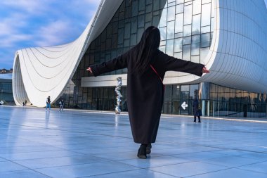 Heydar Aliyev Merkezi 'ne yaptığımız tatil ziyaretinden anılar geziyor. Bakü, Azerbaycan.