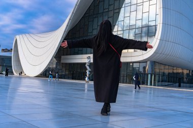 Heydar Aliyev Merkezi 'ne yaptığımız tatil ziyaretinden anılar geziyor. Bakü, Azerbaycan.