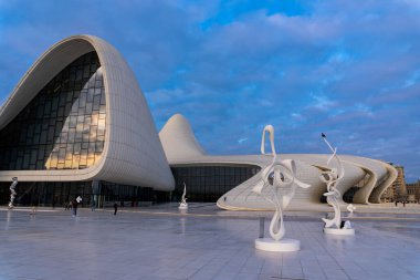 Heydar Aliyev Merkezi 'ne yaptığımız tatil ziyaretinden anılar geziyor. Bakü, Azerbaycan.