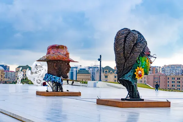 Heydar Aliyev Merkezi 'ne yaptığımız tatil ziyaretinden anılar geziyor. Bakü, Azerbaycan.