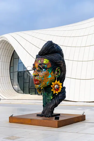 Heydar Aliyev Merkezi 'ne yaptığımız tatil ziyaretinden anılar geziyor. Bakü, Azerbaycan.