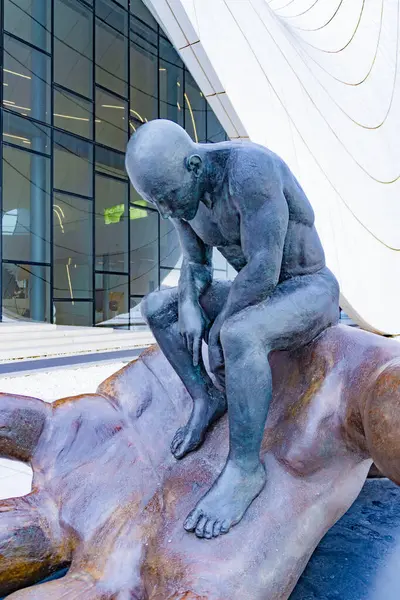 Heydar Aliyev Merkezi 'ne yaptığımız tatil ziyaretinden anılar geziyor. Bakü, Azerbaycan.