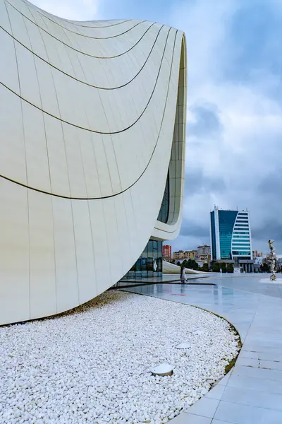 Heydar Aliyev Merkezi 'ne yaptığımız tatil ziyaretinden anılar geziyor. Bakü, Azerbaycan.