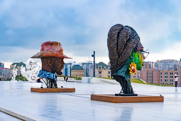 Heydar Aliyev Merkezi 'ne yaptığımız tatil ziyaretinden anılar geziyor. Bakü, Azerbaycan.