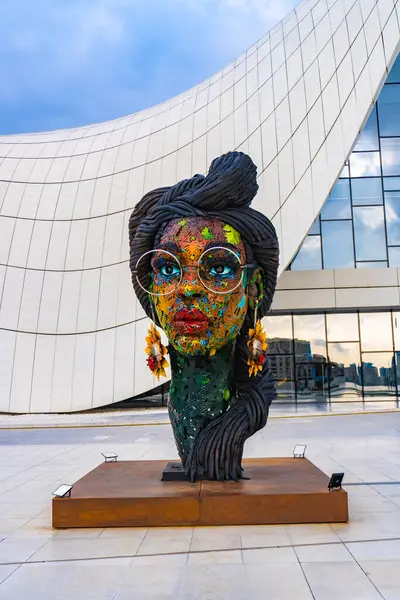 Heydar Aliyev Merkezi 'ne yaptığımız tatil ziyaretinden anılar geziyor. Bakü, Azerbaycan.