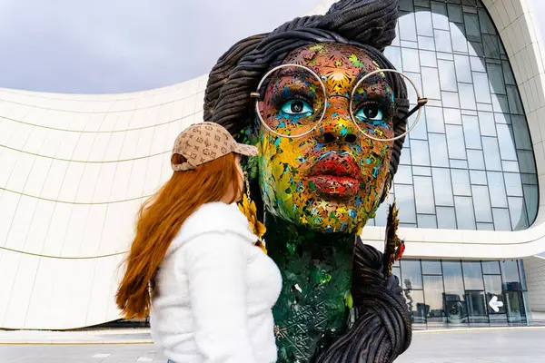 Heydar Aliyev Merkezi 'ne yaptığımız tatil ziyaretinden anılar geziyor. Bakü, Azerbaycan.