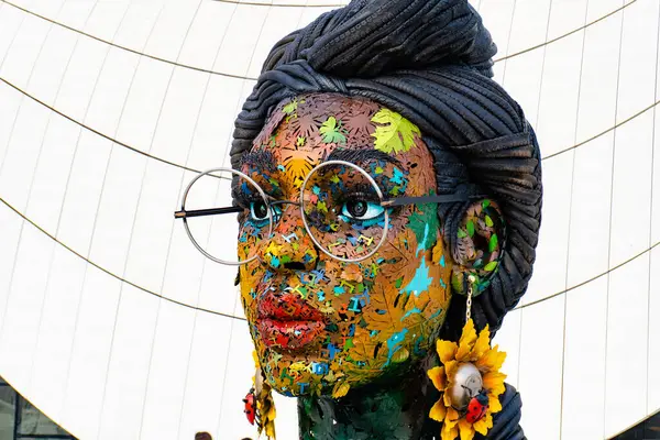 Heydar Aliyev Merkezi 'ne yaptığımız tatil ziyaretinden anılar geziyor. Bakü, Azerbaycan.