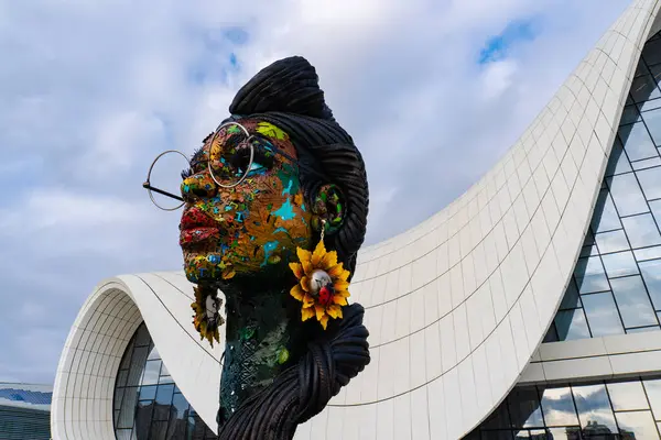 Heydar Aliyev Merkezi 'ne yaptığımız tatil ziyaretinden anılar geziyor. Bakü, Azerbaycan.