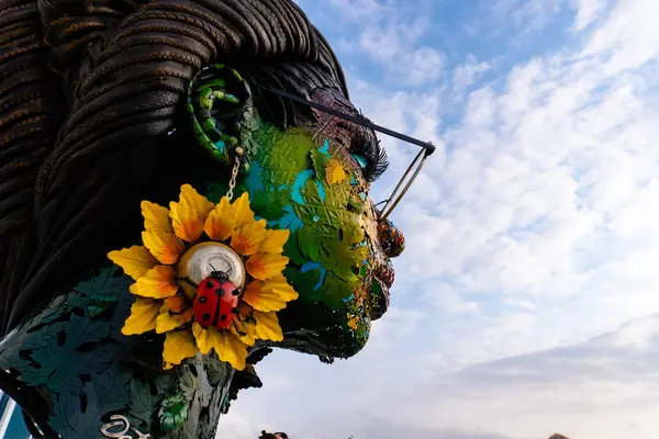 Heydar Aliyev Merkezi 'ne yaptığımız tatil ziyaretinden anılar geziyor. Bakü, Azerbaycan.