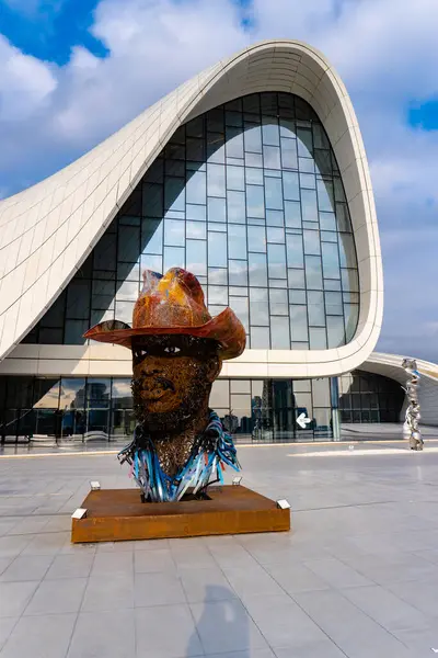 Heydar Aliyev Merkezi 'ne yaptığımız tatil ziyaretinden anılar geziyor. Bakü, Azerbaycan.