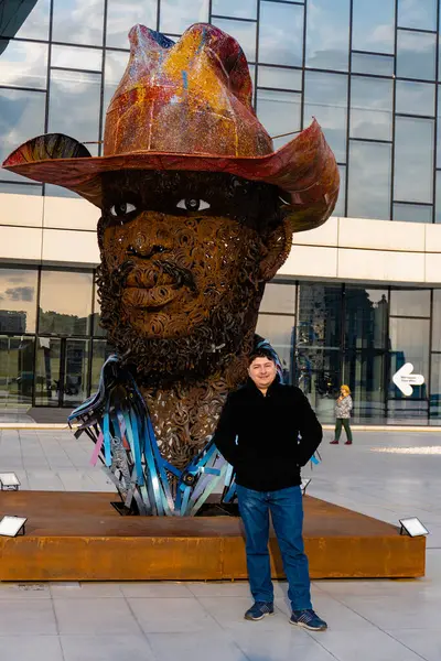 Heydar Aliyev Merkezi 'ne yaptığımız tatil ziyaretinden anılar geziyor. Bakü, Azerbaycan.