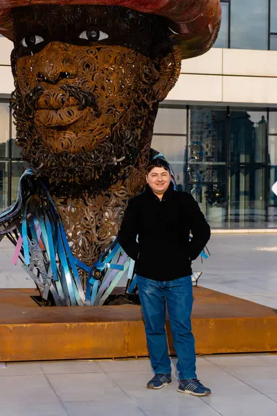 Heydar Aliyev Merkezi 'ne yaptığımız tatil ziyaretinden anılar geziyor. Bakü, Azerbaycan.