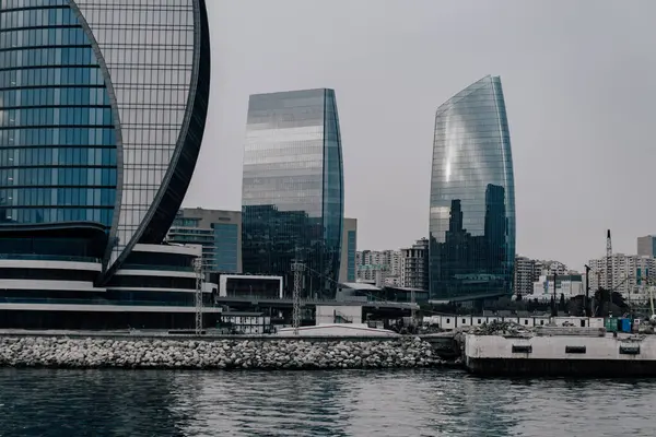 Bakü 'nün muhteşem şehir manzarası.