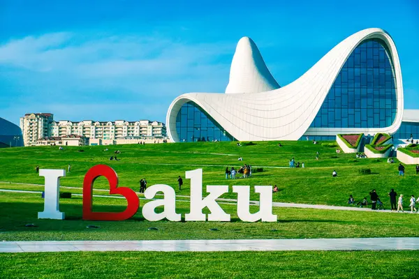 Şehir manzarası. Tatil ve seyahat konsepti. Bakü, Azerbaycan.