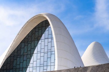 Bakü, Azerbaycan 'daki Heydar Aliyev Merkezi.