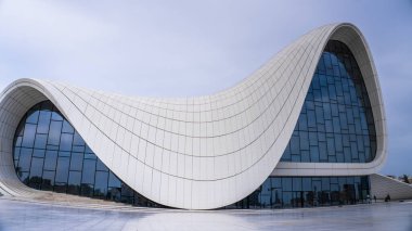 Heydar Aliyev Merkezi, Azerbaycan 'ın Bakü kentinde çok ünlü bir turizm merkezi.