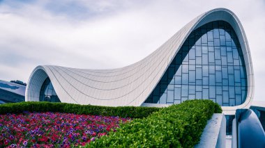Heydar Aliyev Merkezi, Azerbaycan 'ın Bakü kentinde çok ünlü bir turizm merkezi.