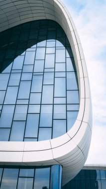 Heydar Aliyev Merkezi, Azerbaycan 'ın Bakü kentinde çok ünlü bir turizm merkezi.