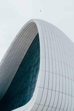 Heydar Aliyev Merkezi, Azerbaycan 'ın Bakü kentinde çok ünlü bir turizm merkezi.