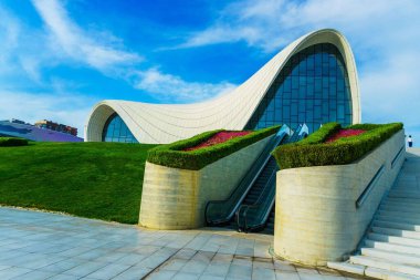 Heydar Aliyev Merkezi, Azerbaycan 'ın Bakü kentinde çok ünlü bir turizm merkezi.