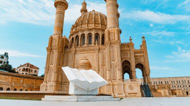 Azerbaycan, Bakü 'deki Heydar Camii. İslam, Ramazan ve din kavramı.