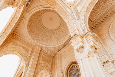 Azerbaycan, Bakü 'deki Heydar Camii. İslam, Ramazan ve din kavramı.