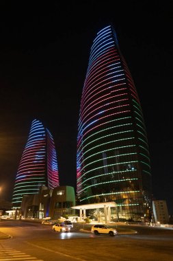 Alev Kuleleri 'nin gece görüşü. Bakü, Azerbaycan. Seyahat ve tatil konsepti.