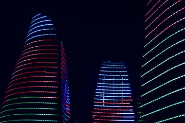 Alev Kuleleri 'nin gece ele geçirilmesi. Bakü, Azerbaycan.