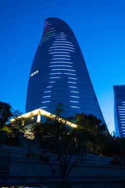 Alev Kuleleri 'nin gece ele geçirilmesi. Bakü, Azerbaycan.