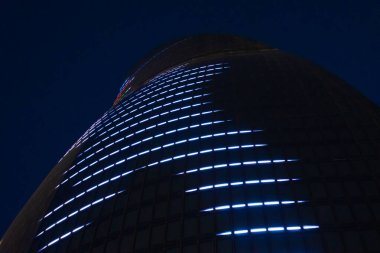 Alev Kuleleri 'nin gece ele geçirilmesi. Bakü, Azerbaycan.