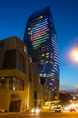 Alev Kuleleri 'nin gece ele geçirilmesi. Bakü, Azerbaycan.