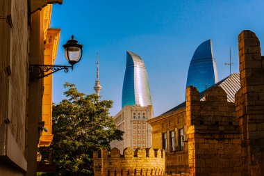 Bakü, Azerbaycan 'daki şehir manzarası. Tatil ve yaşam tarzı konsepti.