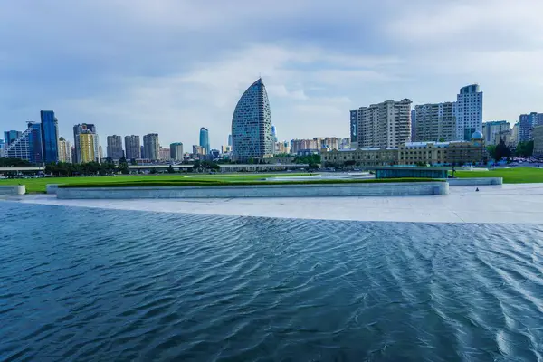 Şehir manzarası. Tatil ve seyahat konsepti. Bakü, Azerbaycan.