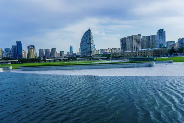 Şehir manzarası. Tatil ve seyahat konsepti. Bakü, Azerbaycan.