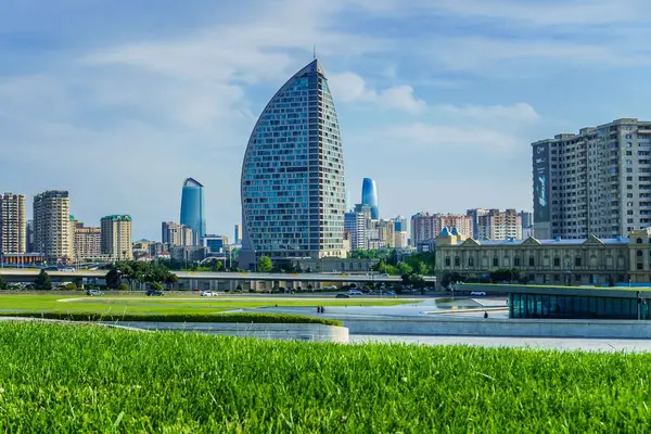 Şehir manzarası. Tatil ve seyahat konsepti. Bakü, Azerbaycan.