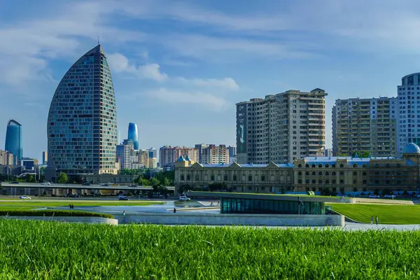 Şehir manzarası. Tatil ve seyahat konsepti. Bakü, Azerbaycan.