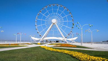 Dönme dolap. Bakü, Azerbaycan.