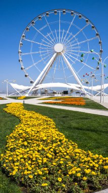 Dönme dolap. Bakü, Azerbaycan.