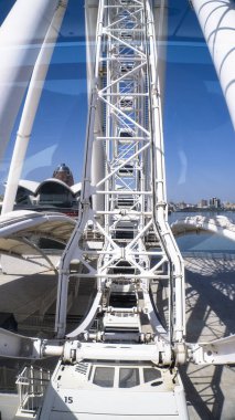 Dönme dolap. Bakü, Azerbaycan.