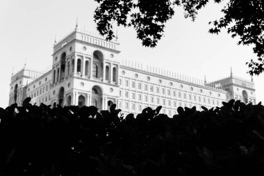 Bakü, Azerbaycan 'da bahar havası. Seyahat ve tatil konsepti.