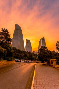 Bakü, Azerbaycan 'da bahar havası. Seyahat ve tatil konsepti.