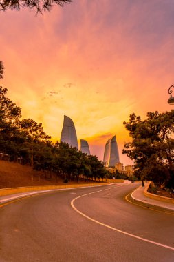 Bakü, Azerbaycan 'da bahar havası. Seyahat ve tatil konsepti.